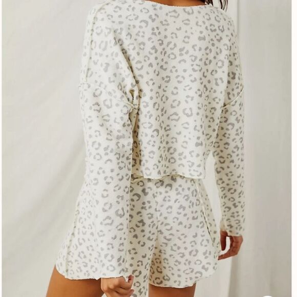 Free People Rain Check Leopard Short- Size XS - Picture 2 of 9